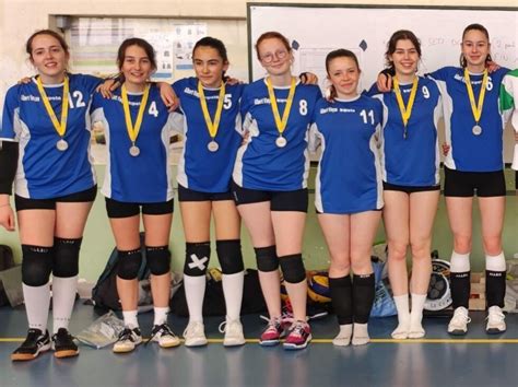 Les Minimes Filles Vice Championnes Acad Miques Coll Ge Albert Vincon