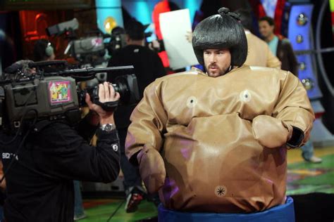 Newlyweds Wrestle In Sumo Suits For Their First Dance