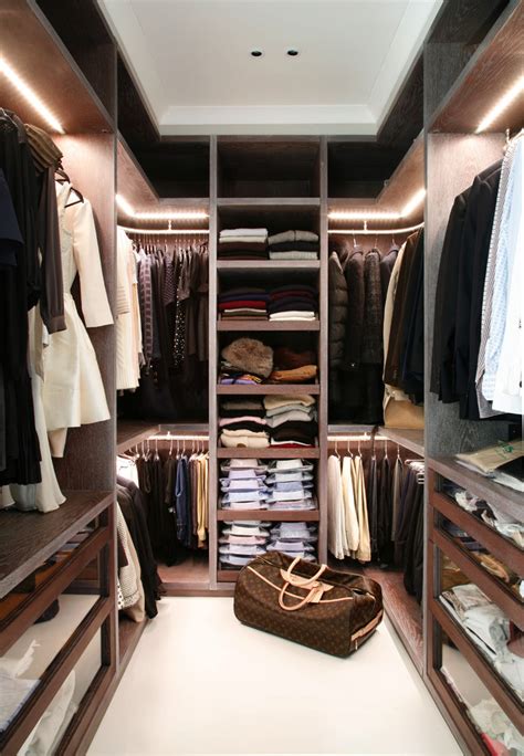 Walk-in closet lighting design - Hawk Haven