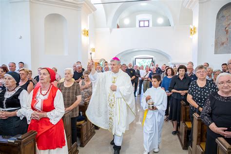 Blagoslovljena Crkva Sv Katarine U Divu I Radio Banovina