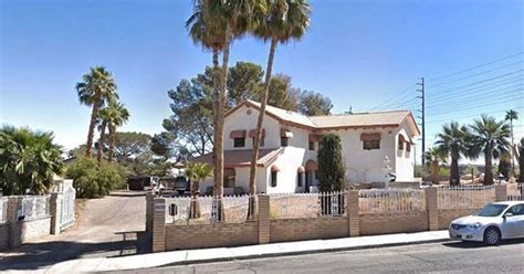 Ordinary home hides incredible mansion 26 feet underground with garden ...