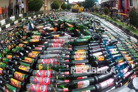 Satpol Pp Kabupaten Bogor Musnahkan Botol Minuman Keras