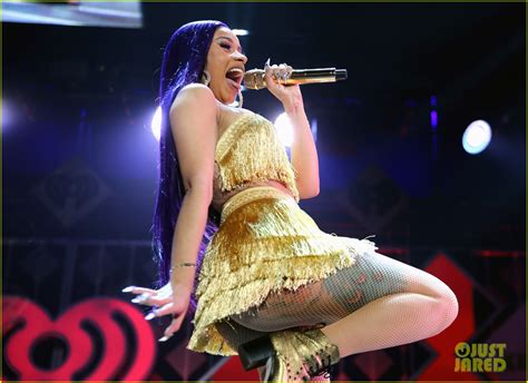 Cardi B Offset Flaunt Pda On Stage At L A S Jingle Ball Photo