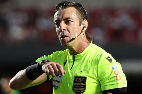 Confira a escala de arbitragem da 23ª rodada do Brasileirão