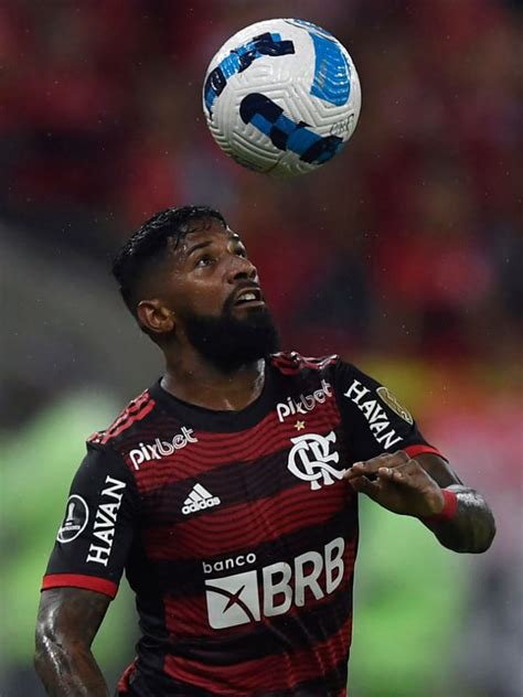 Rodinei se esquiva ao falar de futuro no Flamengo mas tendência é por