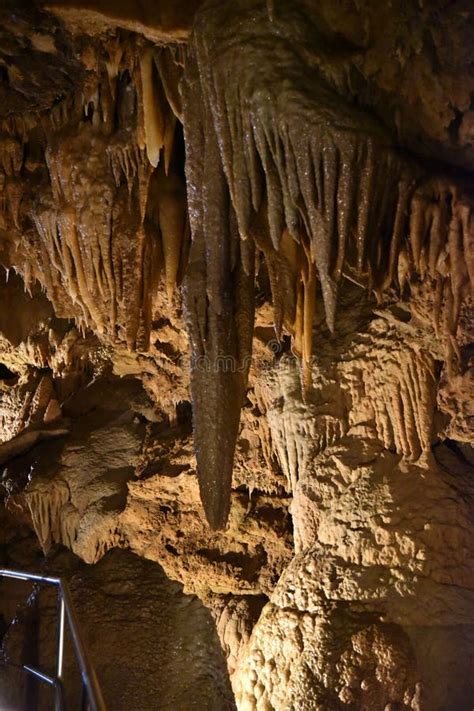 Cavernas Del Lago Shasta California Foto De Archivo Imagen De Caliza