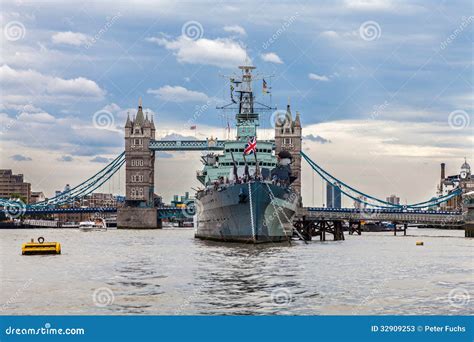 Hms Belfast Na Frente Da Ponte Da Torre Imagem De Stock Imagem De