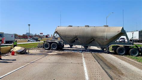 Southbound U S 67 Back Open In Cedar Hill After Crash Involving Tanker