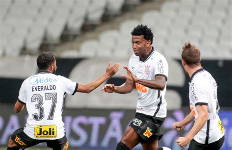 Feliz Primeiro Gol Em Derby Gil Exalta Elenco Do Corinthians O