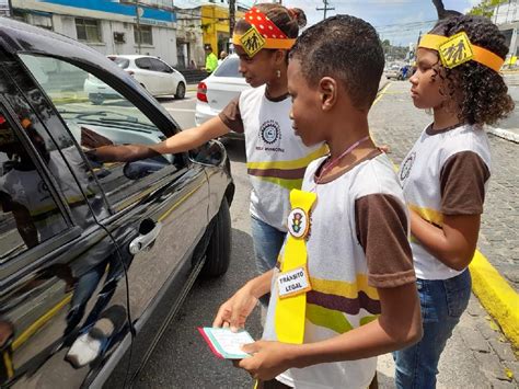 Estudantes De Paulista Realizam Blitz Educativa No Tr Nsito