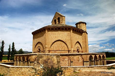 La Iglesia de Santa María en Eunate en el Camino de Santiago