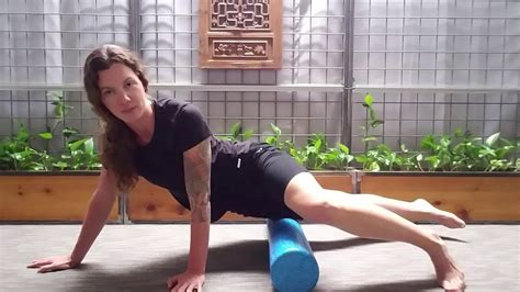 How To Foam Roll Your Quads Youtube