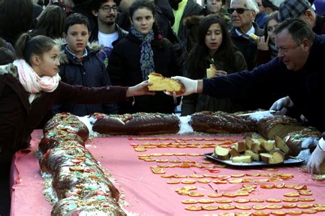 Galer A Madridiario Aldeas Infantiles Reparte Su Tradicional Rosc N