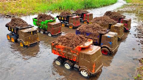 Membersihkan Truk Kotor Berlumpur Penuh Pasir Dan Menemukan Truk Damkar