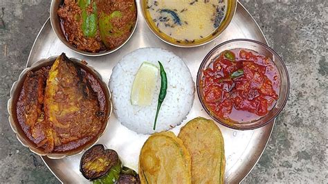 Saptami Special Thali সাদা ভাতবেগুন ভাজা বেগুনি মুগের ডাল পটলের