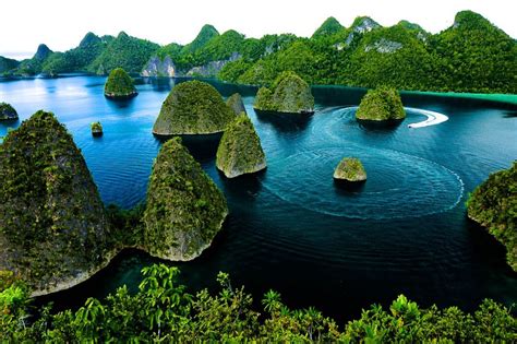 Raja Ampat, A Heaven in The Eastern of Indonesia - Traveldigg.com