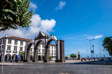 Foto De Azores Portas Da Cidade City Gates Entrance Ponta Delgada