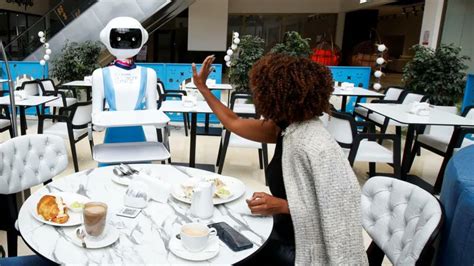 Robot Café en Nairobi utiliza robots para ofrecer un servicio futurista