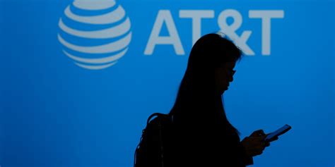 After Earnings, AT&T Stock Still Lags Behind Verizon - Barron's