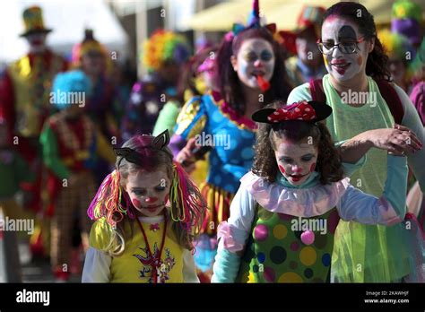 Karneval clowns Fotos und Bildmaterial in hoher Auflösung Alamy