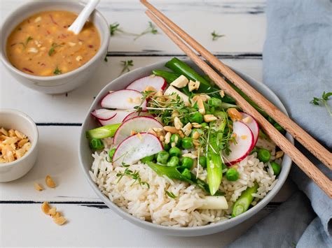 Fr Hlings Asia Reis Bowl Mit Erdnuss Dressing Rezept Eat Smarter