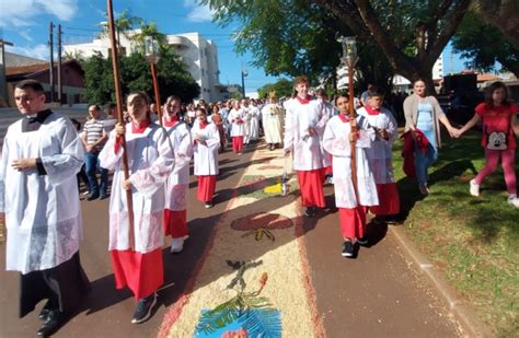 Celebra O De Corpus Christi Re Ne Centenas De Fi Is Em Medianeira