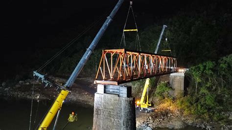 Fotos Primeira Parte Da Ponte Instalada Entre Farroupilha E Nova