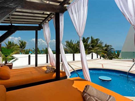 Flamingo Cancun Resort vacation deals - Lowest Prices, Promotions ...