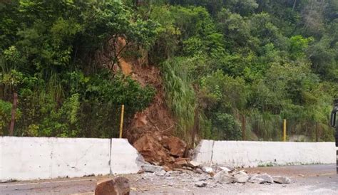 Deslizamento de terra interdita trecho da BR 277 em Prudentópolis