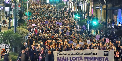 El Feminismo Exhibe Su Fuerza En Vigo Con Una Marcha Multitudinaria