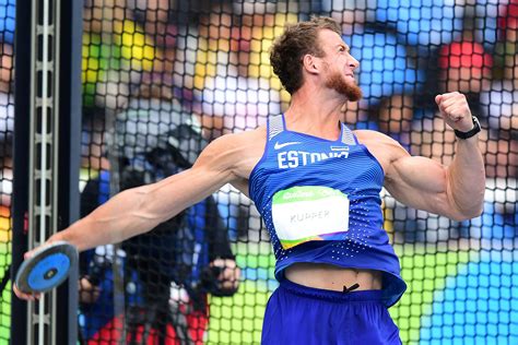 World record discus throw - defenseloki