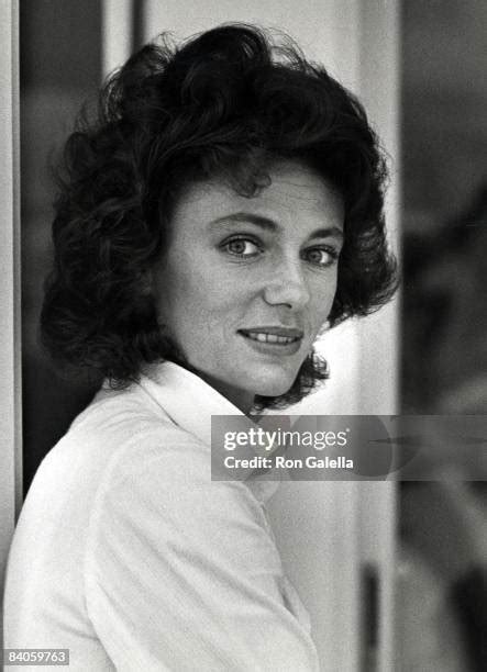 Jacqueline Bisset 1977 Photos And Premium High Res Pictures Getty Images