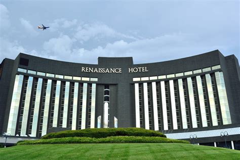 St. Louis, MO Airport Hotels | Renaissance St. Louis Airport Hotel