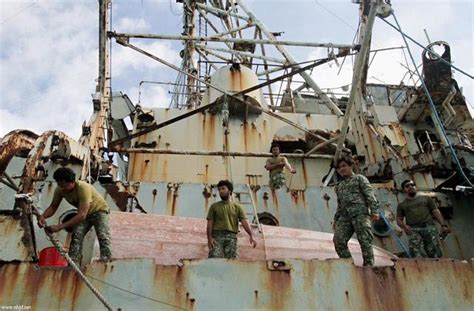 菲士兵留守仁愛礁坐灘軍艦5個月 歸國後獲勳章 每日頭條