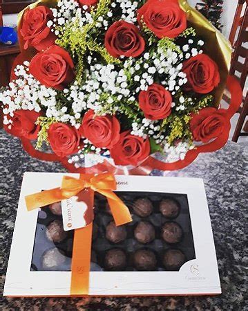 Fotos De Buque De Flores E Chocolate Almofada Buqu De Rosas M Dio