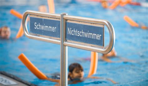 Bochum Gef Hrlicher Chlorgasaustritt In Schwimmbad Sorgt F R