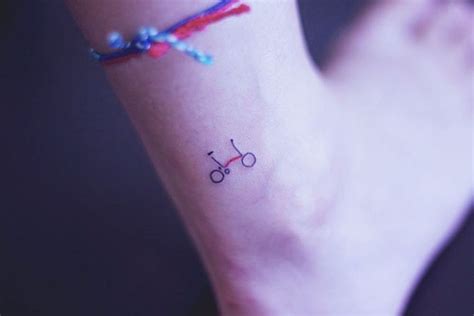 16 Tiny Foot Tattoos Youll Be Obsessing Over Brit Co