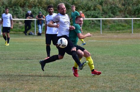 Fu Ball Bezirksliga Abstiegskampf Pur Und Rehau Berrascht