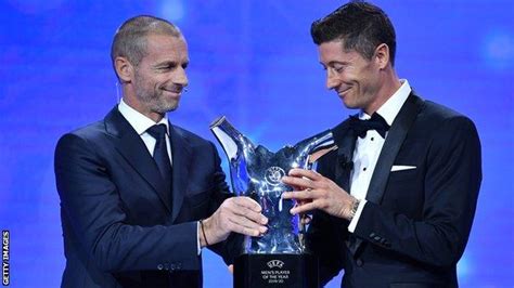 Uefa Awards Bayern Munichs Robert Lewandowski Wins Mens Player Of