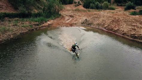 This Guy Rides His Motorcycle in Water, like Crazy!