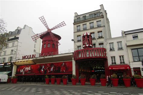 Paris 3 Moulin Rouge Y El Barrio De Sex Shops Blog Erasmus París