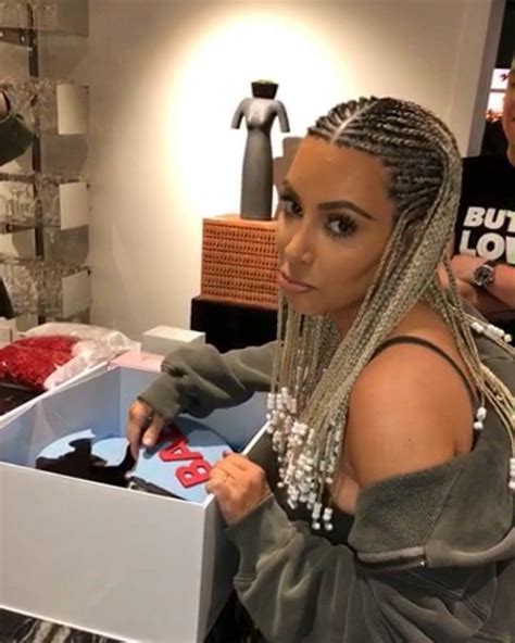 Pin by NESSYA on Mσσdѕ тωεεтѕ Kardashian braids Kim kardashian