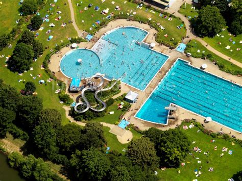 Luftaufnahme Tübingen Schwimmbecken des Freibades Tübingen in