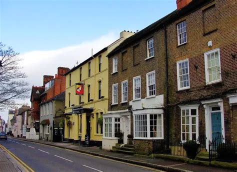 The pretty ‘village’ on the River Thames that’s part of a commuter town ...