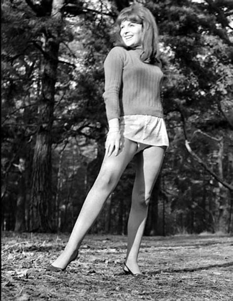 Pin On Girls Of The 60s And 70s 1960s Fashion Women 1960s Fashion