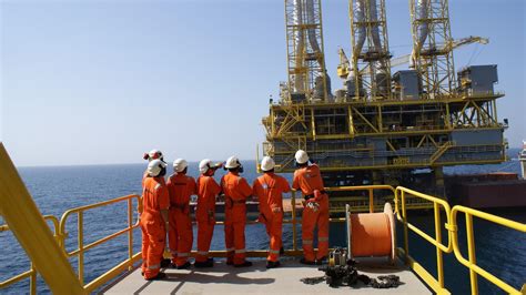 Meed Qatar Awards Bn Of Contracts For Offshore Oil Project