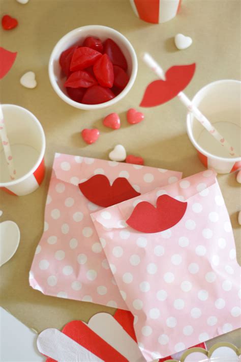 Valentines Day Treat Bag Ideas Just Artifacts Valentines Party