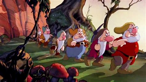 Snow White And The Seven Dwarfs Heigh Ho Eu Portuguese Youtube