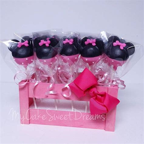 Minnie Mouse Cake Pops - CakeCentral.com