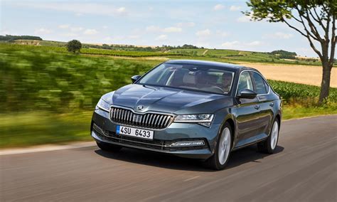 Skoda Superb Y si la nueva iteración se parece a estos renders